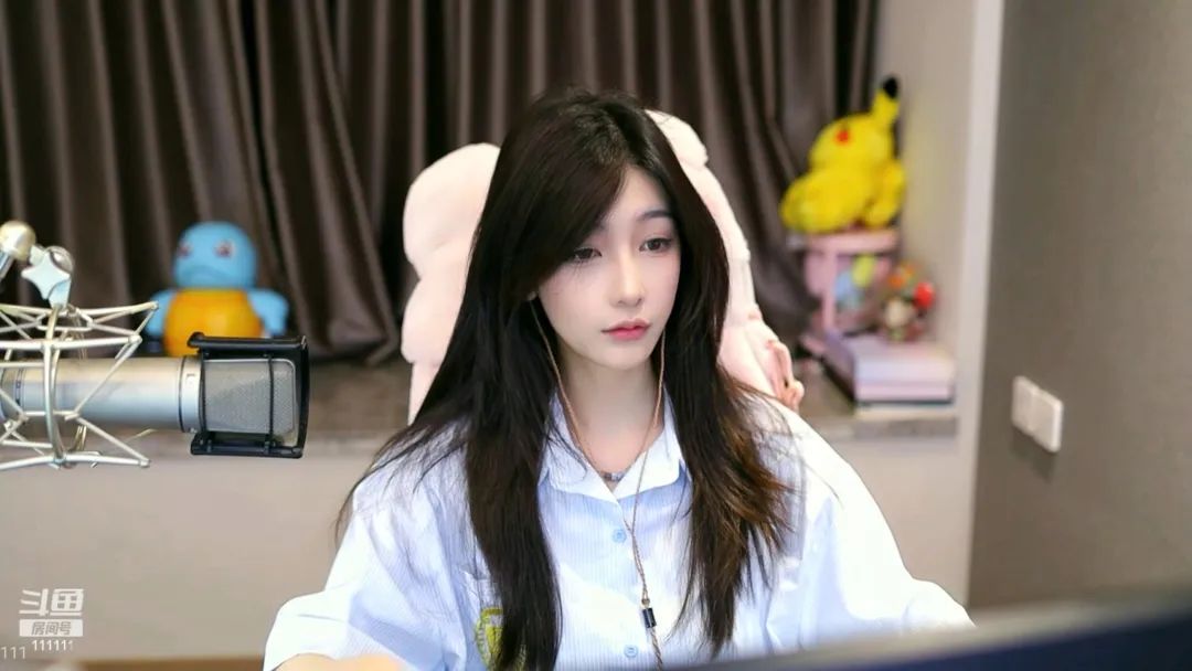 游戏主播称自己长得像港风明星,被同行嘲不要脸,引发网友热议!