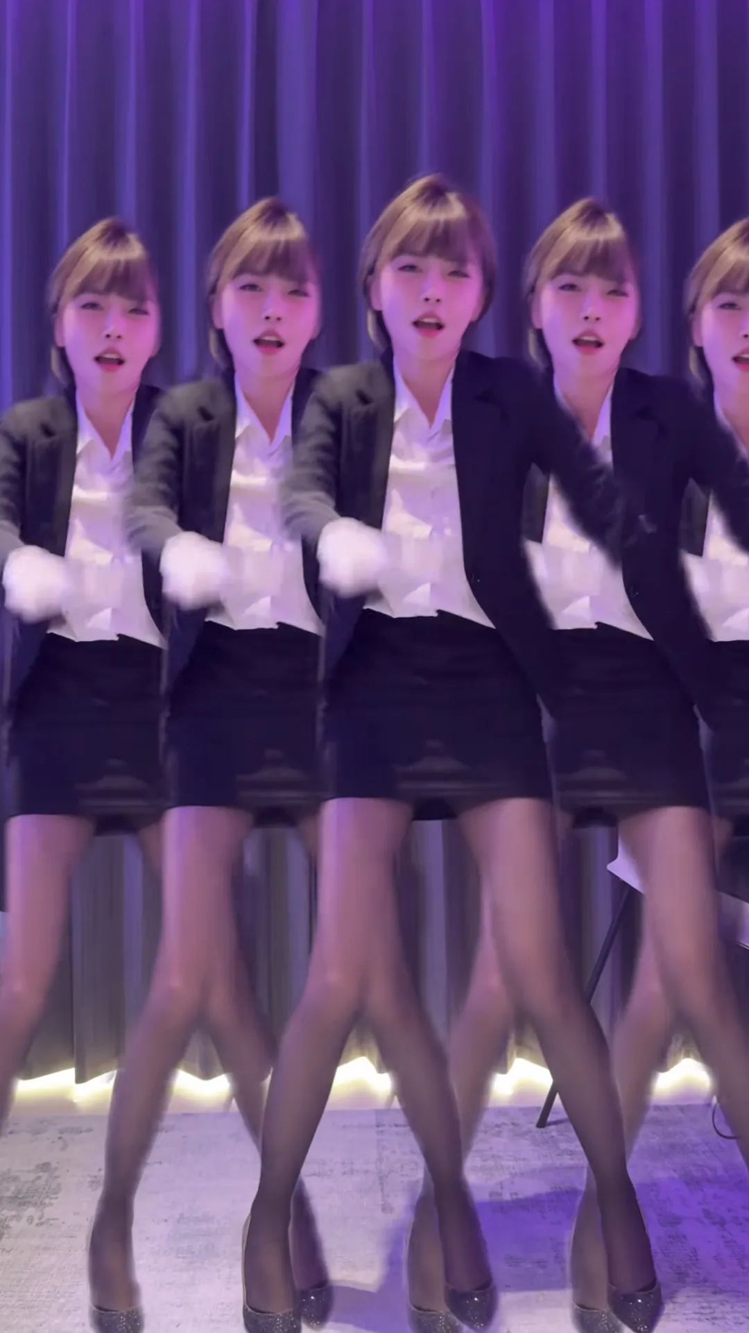 周淑怡换平台到某手,直播跳舞滑稽到不行,网友:这是入乡随俗了,感觉档次都降低了!