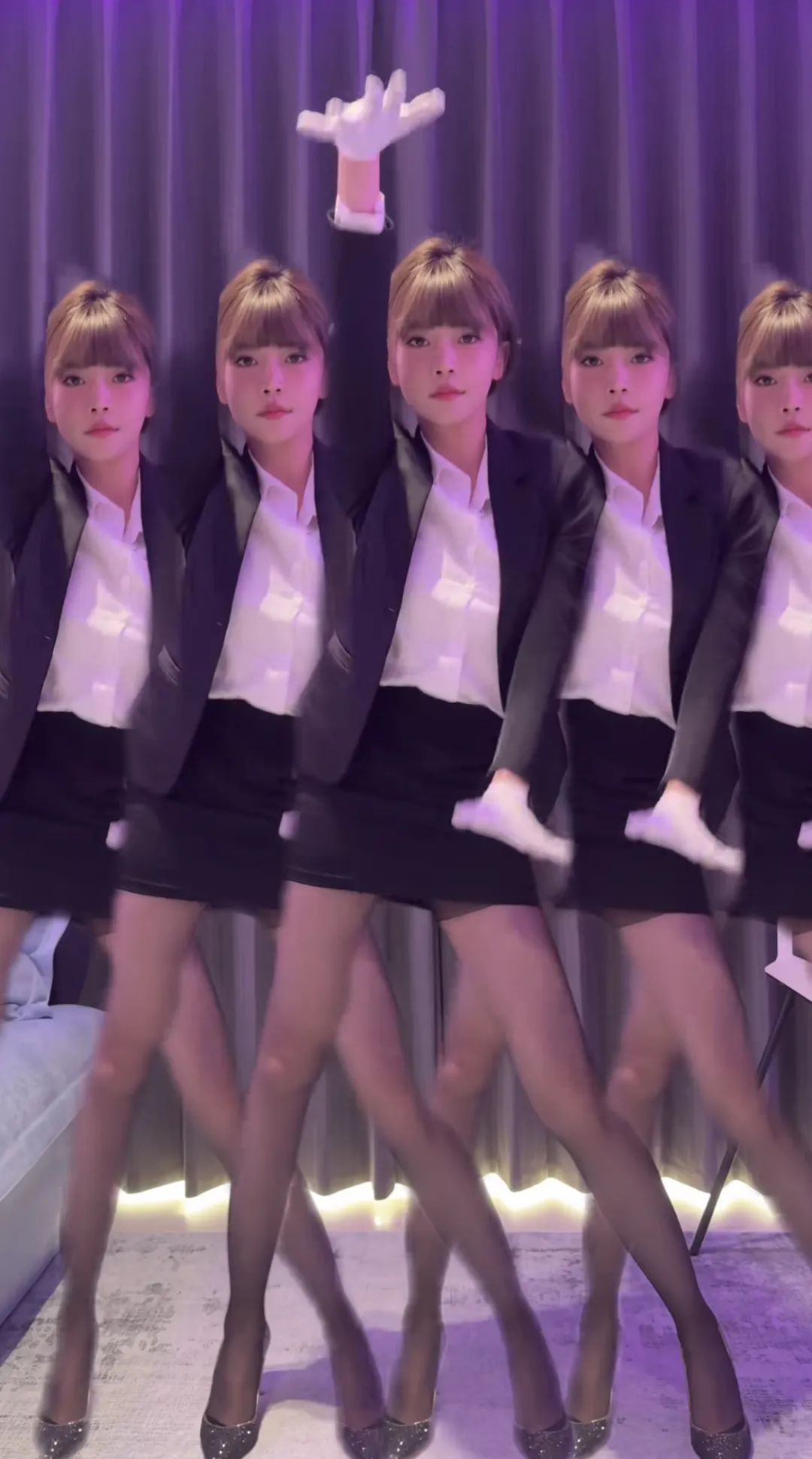 周淑怡换平台到某手,直播跳舞滑稽到不行,网友:这是入乡随俗了,感觉档次都降低了!