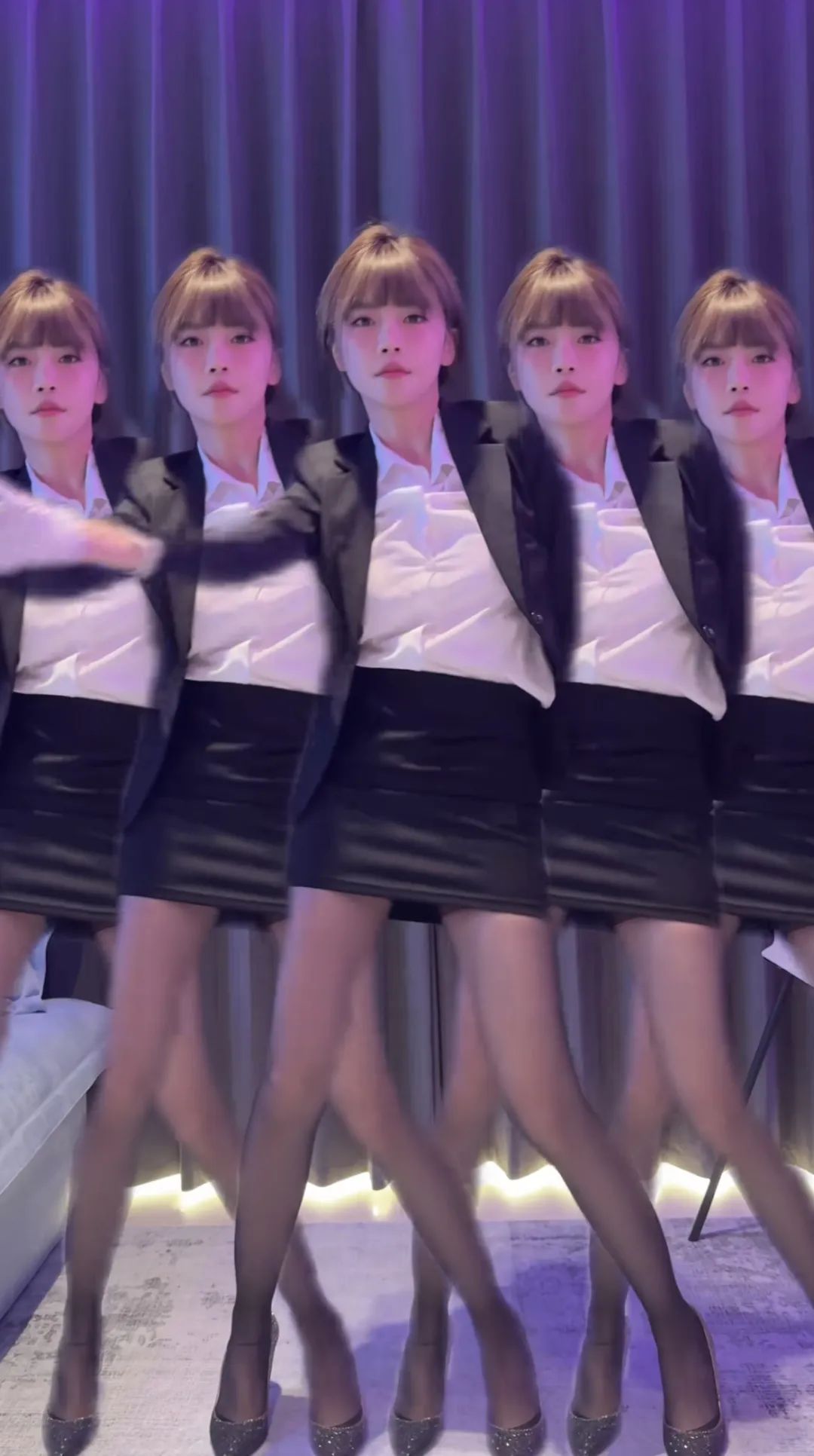 周淑怡换平台到某手,直播跳舞滑稽到不行,网友:这是入乡随俗了,感觉档次都降低了!