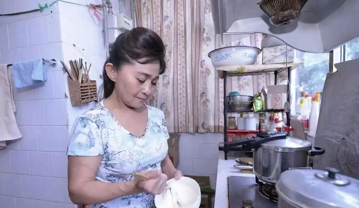 _我在衣柜捡到1000元交给雇主 ,雇主说自己丢了8000元,我冷汗直流_我在衣柜捡到1000元交给雇主,雇主说自己丢了8000元 ,我冷汗直流