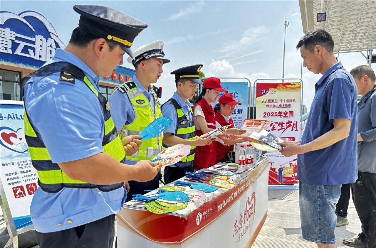 警企联谊_警企合作送什么锦旗_