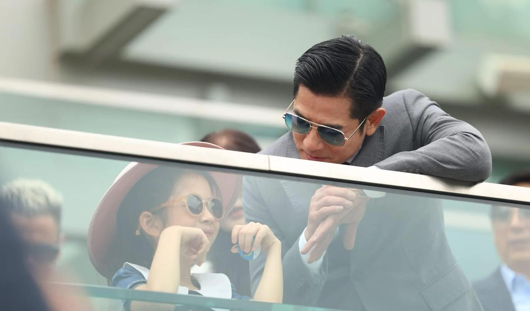 郭富城戴眼镜图片大全__郭富城名媛