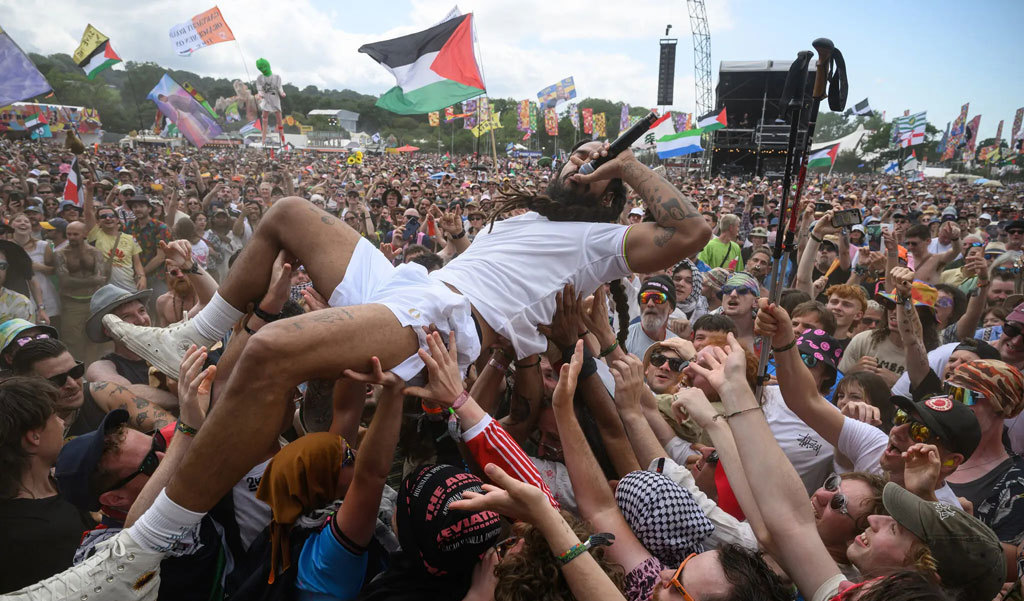 英国乐队在音乐节上高喊“以军去死 ” ,英美都“炸”了__英国乐队在音乐节上高喊“以军去死”,英美都“炸 ”了