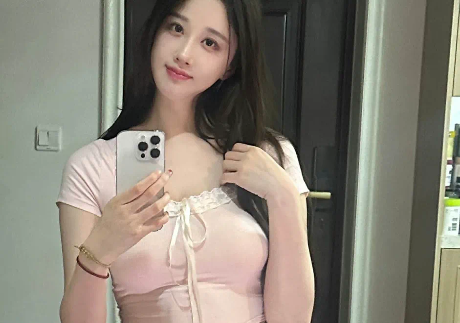 轩子巨2兔回应弹幕让其下海，称直播不赚钱，规则太多，纯属为爱发电，只想做让自己快乐的事情！