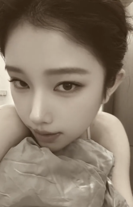 舞蹈女主播清纯人设崩塌，称自己在酒吧不会摇骰子，却被网友揭发：晒出其酒吧蹦迪视频！