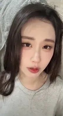 轩子巨2兔否认自己结过婚,被迫换号直播?素颜直播美出天际,网友直呼认不出来,轩子:美颜功劳!