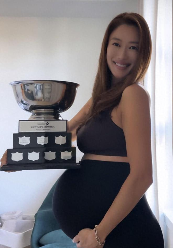 _黄婷婷拿冠军图片_黄婷婷腹肌