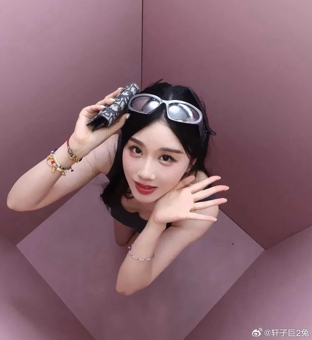 轩子巨2兔晒美照!网友锐评其靠擦边起号,轩子回应:直播你是一集没看,造谣你张嘴就来!