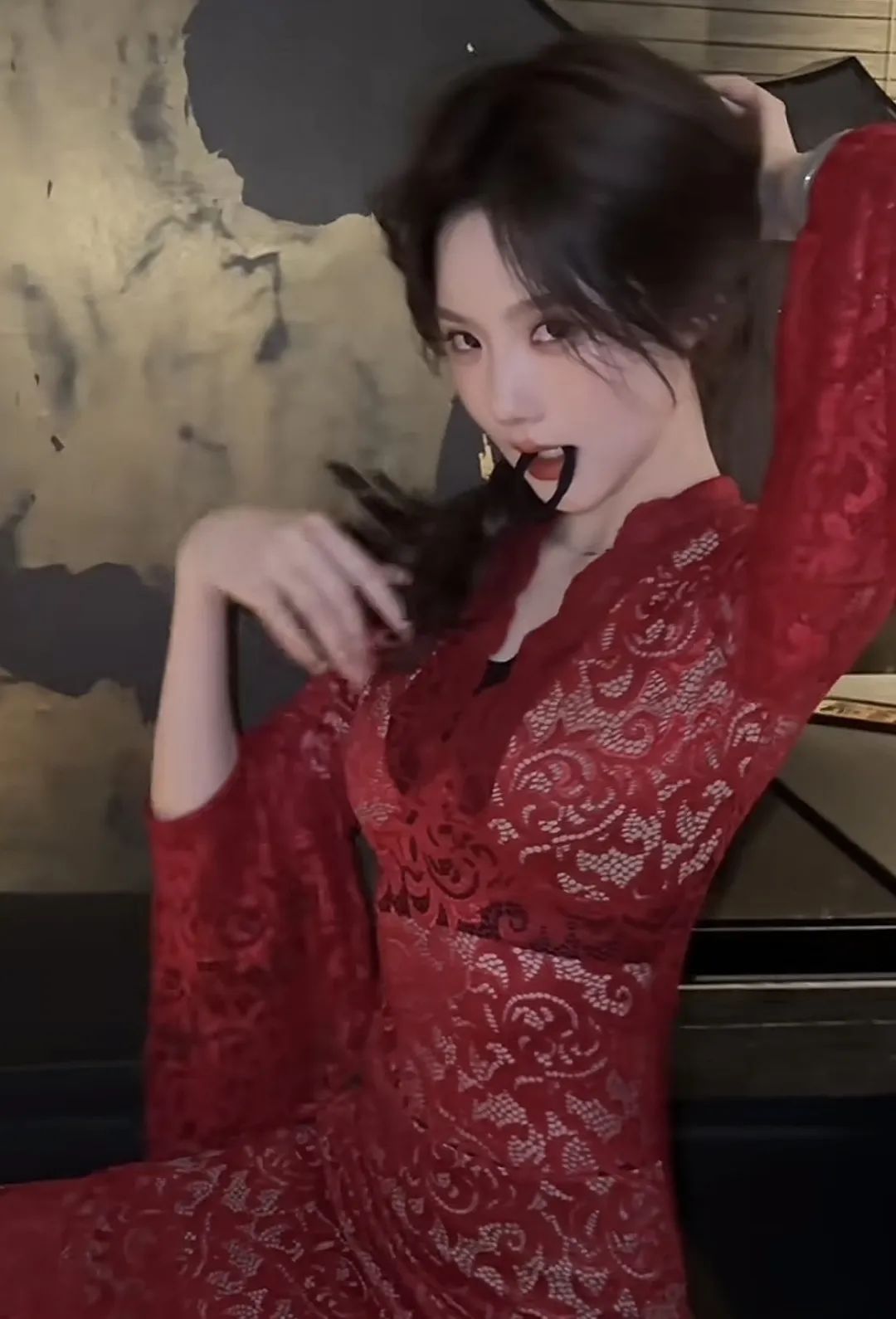 1千万不算财富自由！女主播称1千万太少，自己每月扔垃圾都要花费200元！找老公标准是要求未来老公，资产有很多个1千万！