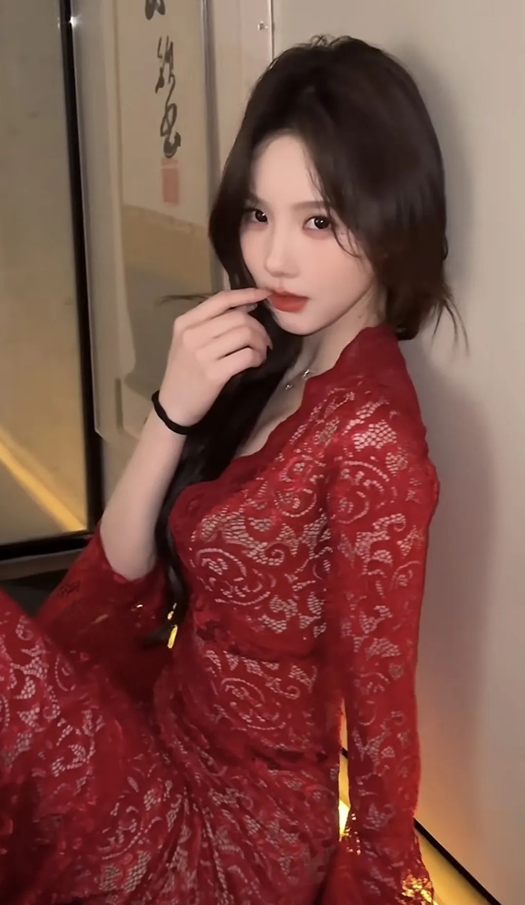 1千万不算财富自由！女主播称1千万太少，自己每月扔垃圾都要花费200元！找老公标准是要求未来老公，资产有很多个1千万！