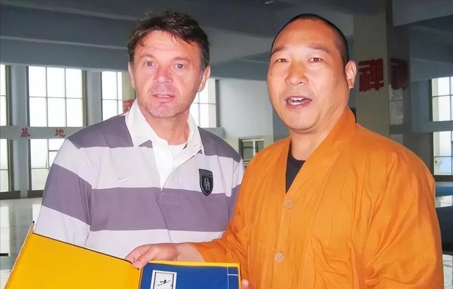 _拔出萝卜带出泥歇后语_拔萝卜带出泥的意思