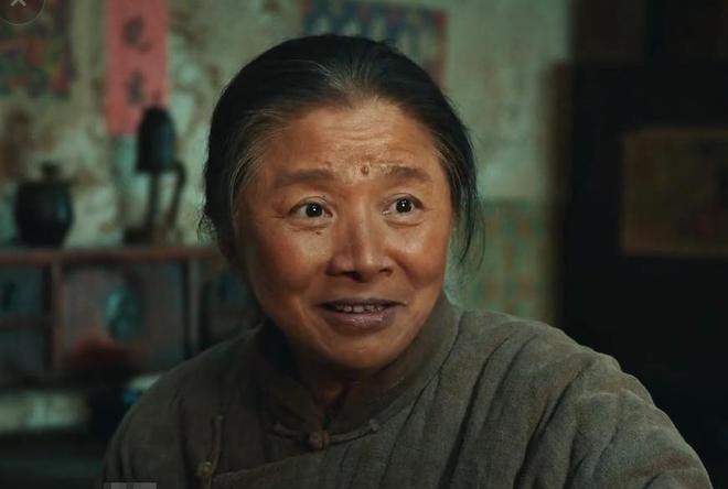 杨幂惊艳造型_杨幂惊艳红色古装图_