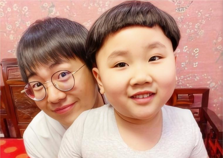 郭德纲父子同台说相声__郭德纲父子相声视频