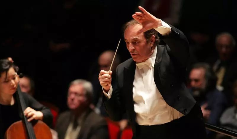 _大连中山区爱乐民族乐团_邓泰山中国演出