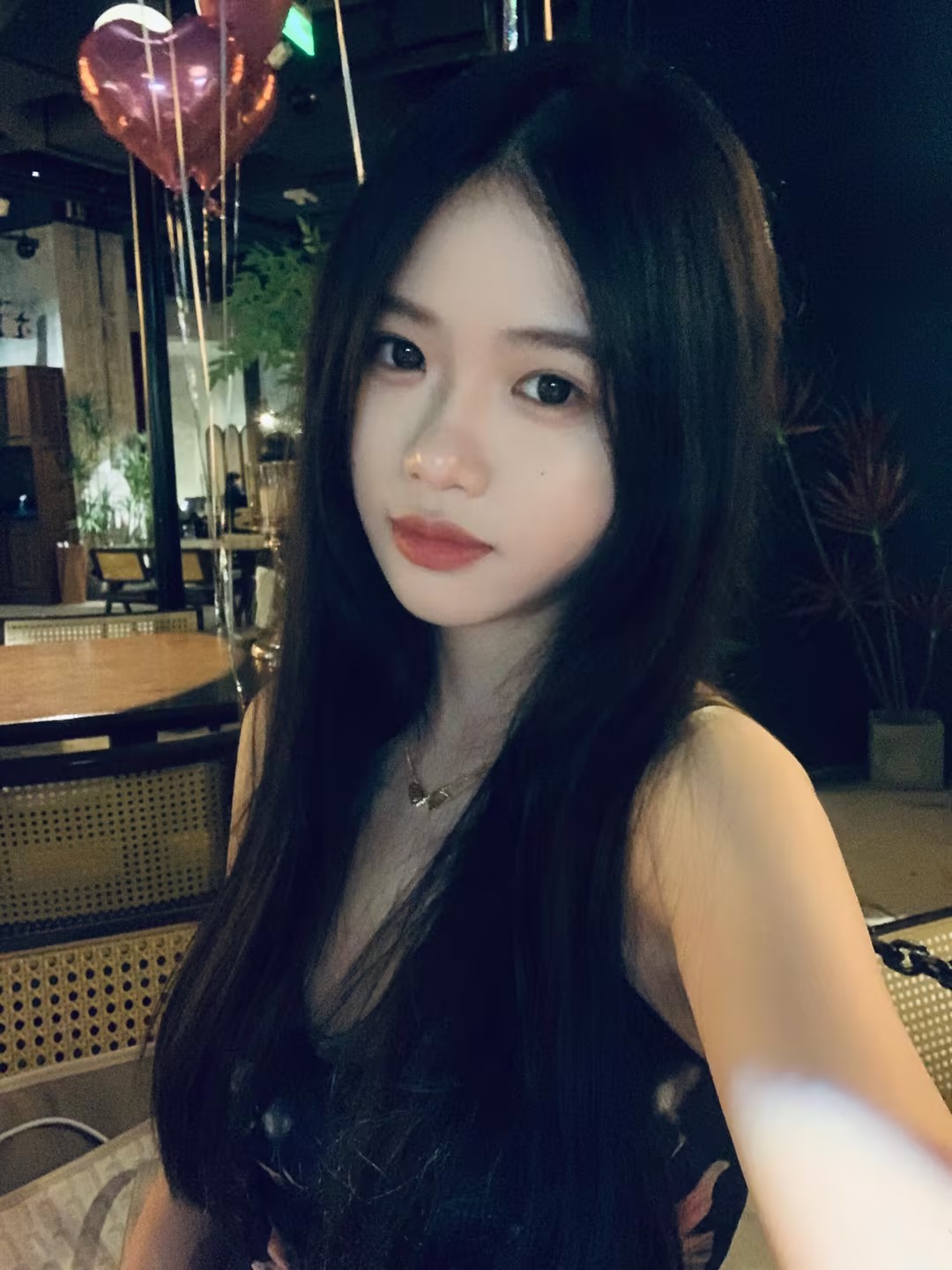 抖音小璐姐姐与男友自拍泄露,甜蜜互动引围观