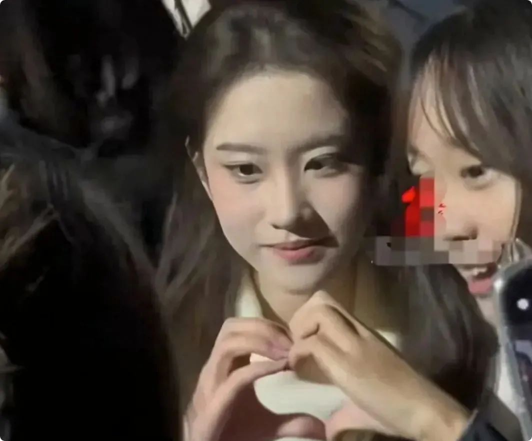 刘亦菲式美貌!女大学生意外走红,广告商争抢